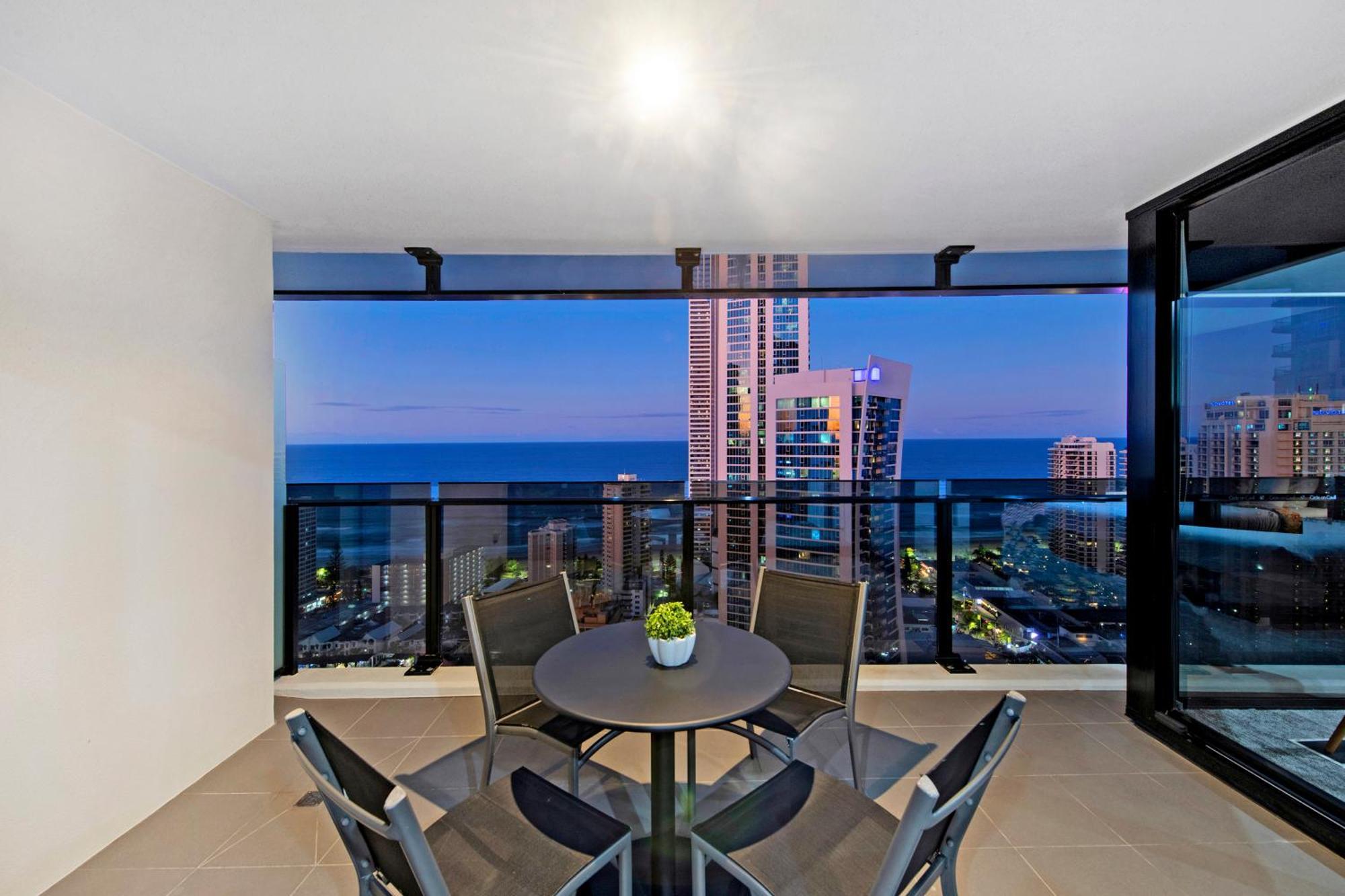 Circle On Cavill - Self Contained & Privately Managed Apartments - Wow Stay Gold Coast Exterior foto